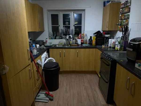 2 Bedroom Flat in Charminster Near Dorchester