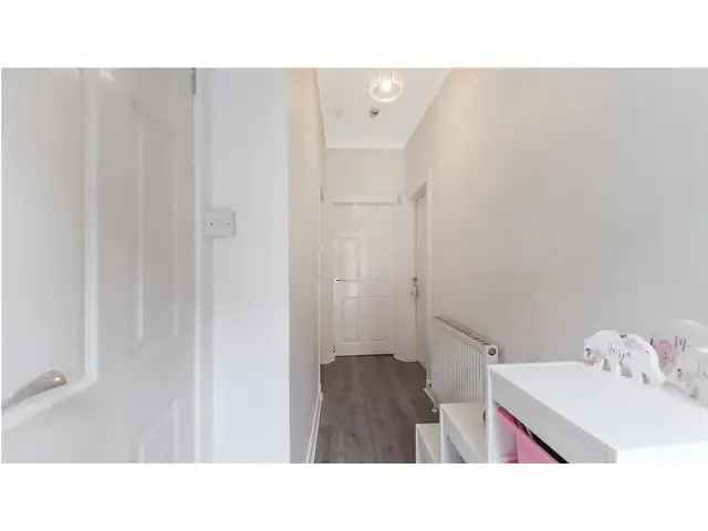 3 Bedroom Flat for Sale - Modernized and Tastefully Decorated