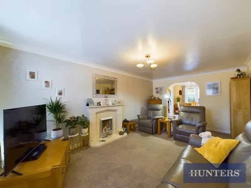 4 bedroom House
 For Sale 
Total Size: 1510 SQ FT