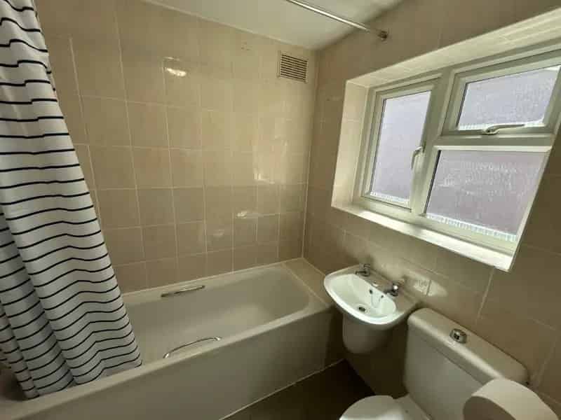2 bedroom House
 To Let