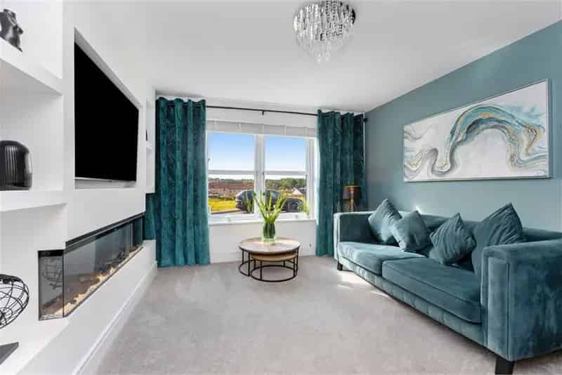 4 Bed Detached House with 1 Reception Room