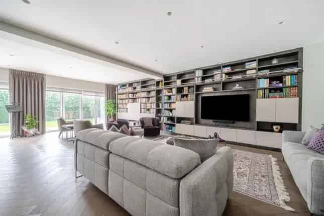 5 6 Bedroom Detached House for Sale in Corringway Ealing W5
