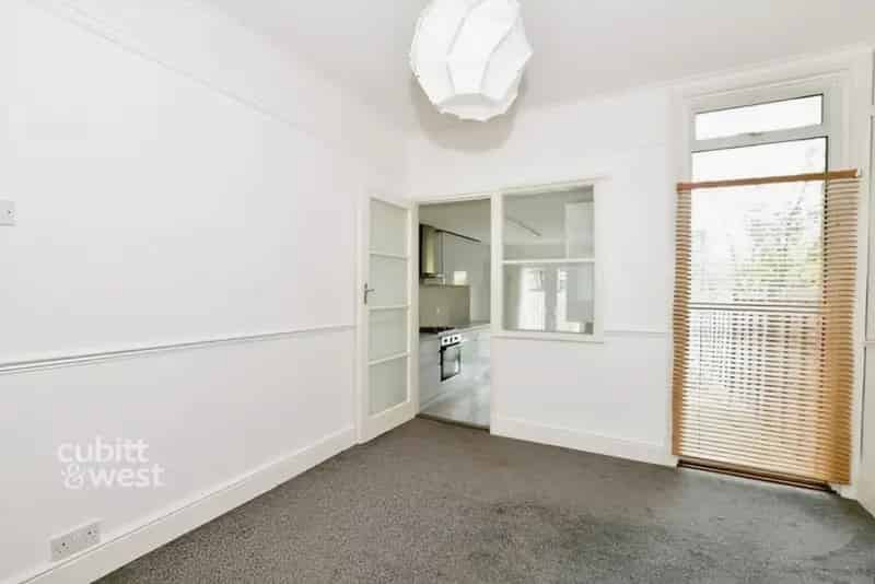 2 Bedroom Semi-Detached House to Rent Near East Croydon Station