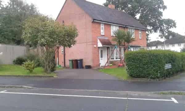 Beautiful Corner House Near Shirley High Street