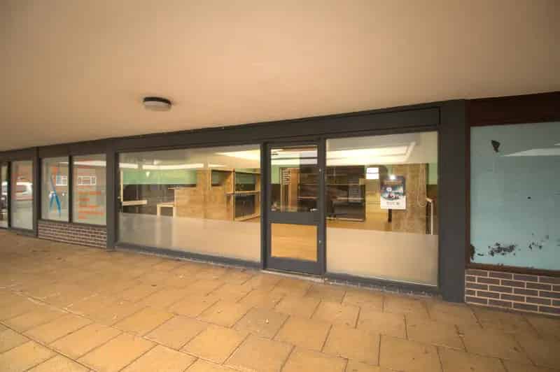 Retail Shop To Let Warwick - Ground Floor Unit with Garage