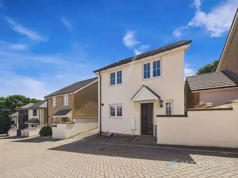 4 Bedroom Detached House To Rent Near Hospital and College