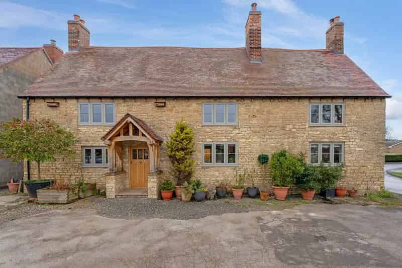 5 Bedroom Detached House Harbury Warwickshire