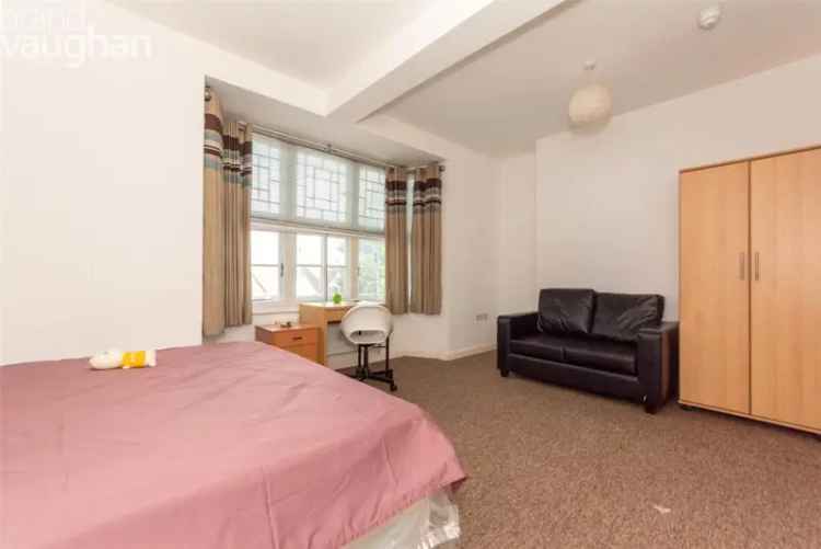 13 Bedroom HMO Detached House Investment Opportunity Near Brighton Hospital