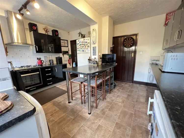6 Bedroom Semi-Detached House for Sale