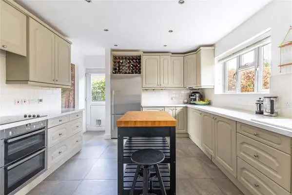 3 Bedroom House Near Farnham Town Centre