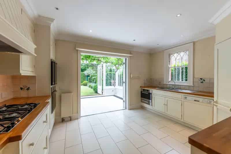 5 Bedroom Semi-Detached House for Rent