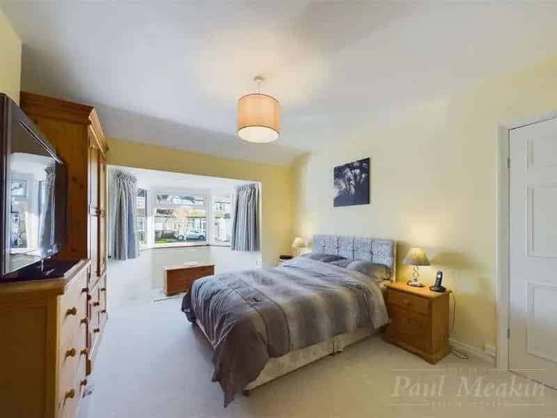 3 Bed Semi-Detached House for Sale