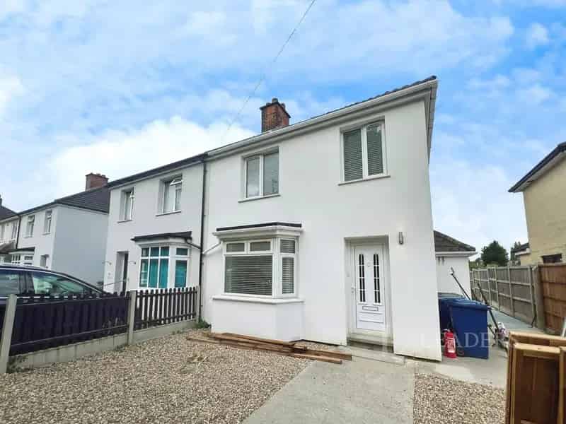 4 Bedroom Semi Detached House To Rent