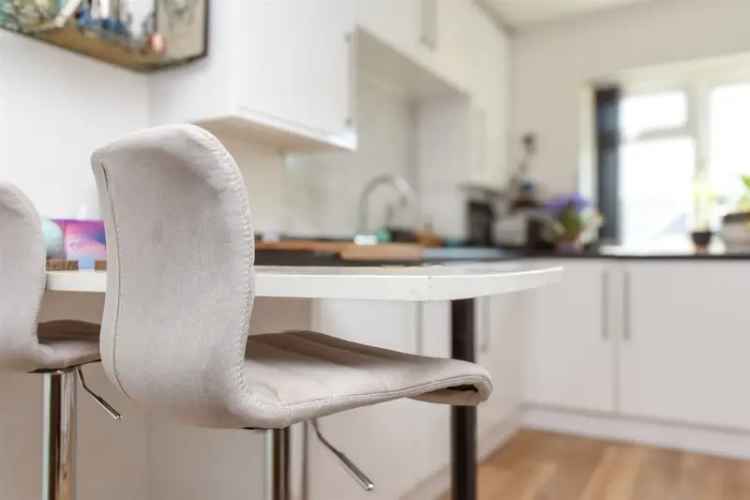 2 Bedroom Maisonette Near Merstham Station