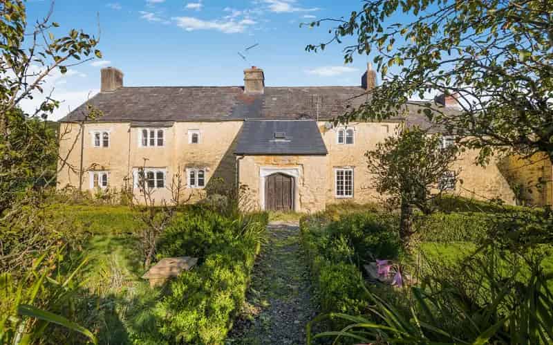 Grade II* Listed Farmhouse 9 Bedrooms 4 Reception Rooms