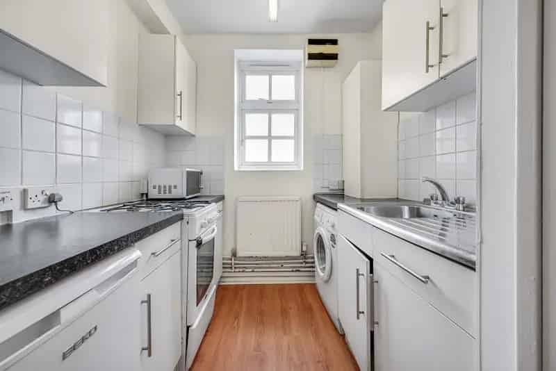 One Bedroom Apartment Kings Cross Laminate Floors Bright Spacious Separate Kitchen