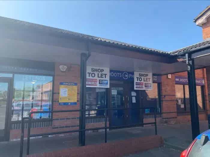 Retail Unit near Tesco Express with Parking