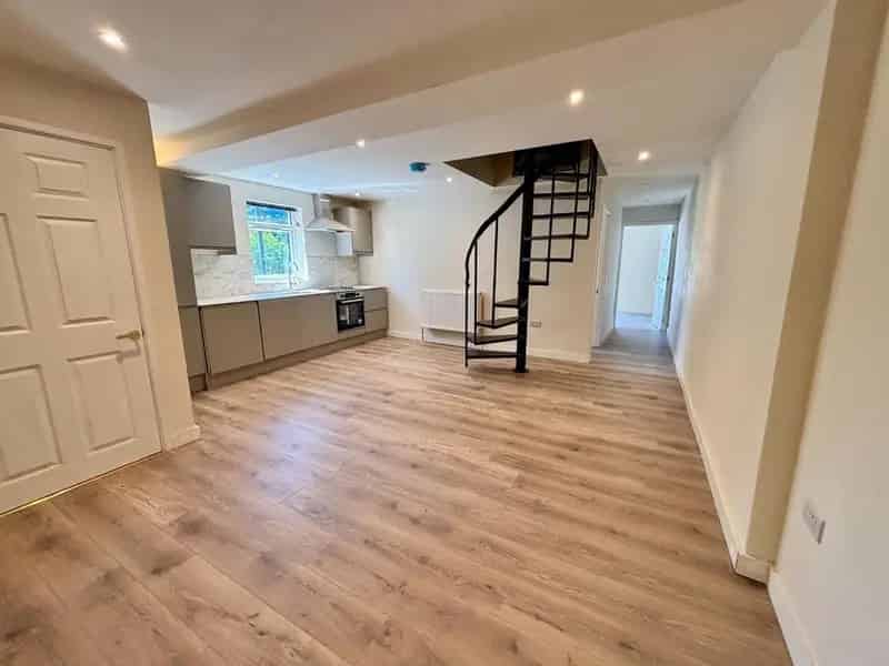 2 Bedroom Maisonette for Sale