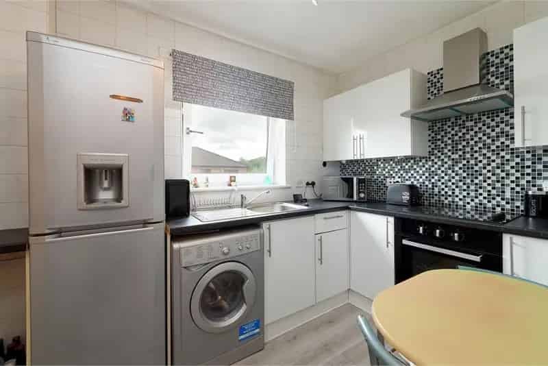 1 Bed Flat Paisley Town Centre Modern Flat with Parking
