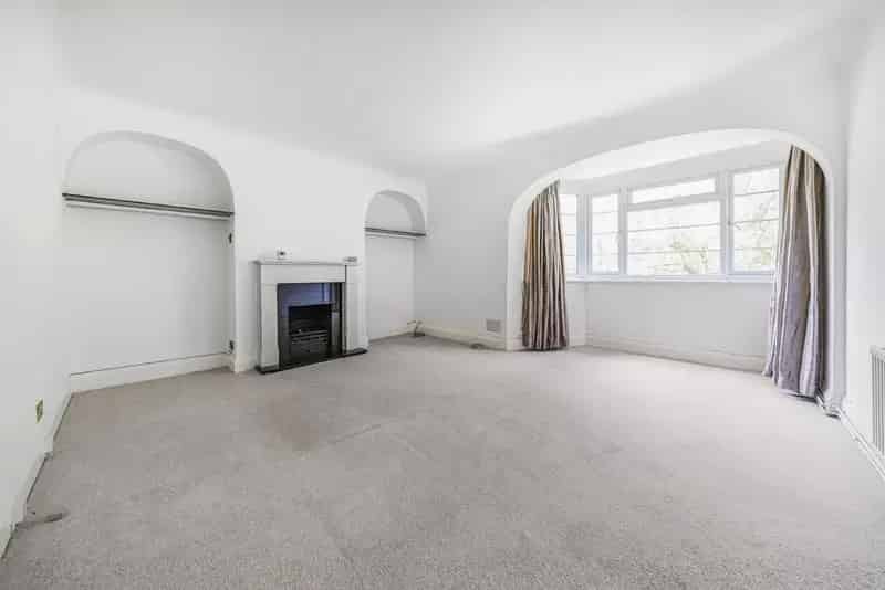 Two Bedroom Apartment Near Ealing Broadway