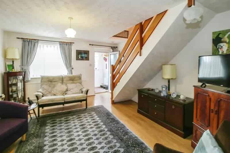 Dorchester Mid Terrace House - 2 Double Bedrooms - Garden - Parking