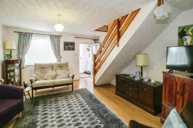 Dorchester Mid Terrace House - 2 Double Bedrooms - Garden - Parking