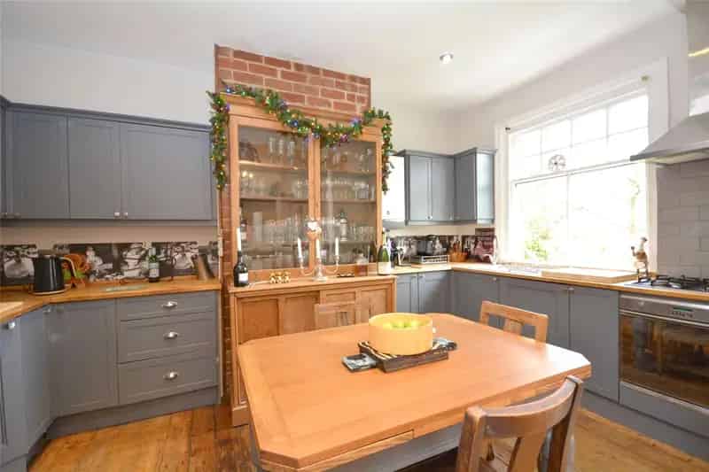Two Bedroom Apartment with Period Character and Detached Garage