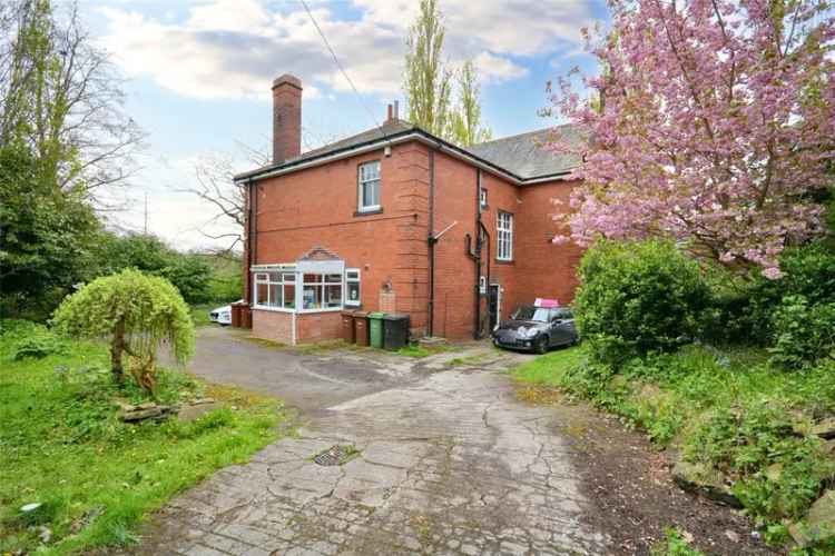 Two Bedroom Apartment with Period Character and Detached Garage