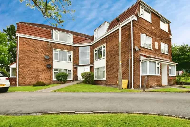 2 Bedroom Flat for Sale Heaton Moor SK4