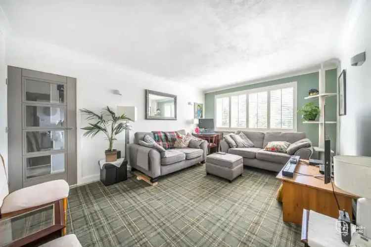 3 Bedroom Flat for Sale in Beckenham