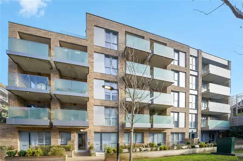 3 Bedroom Flat for Sale in London Near Crouch End Broadway
