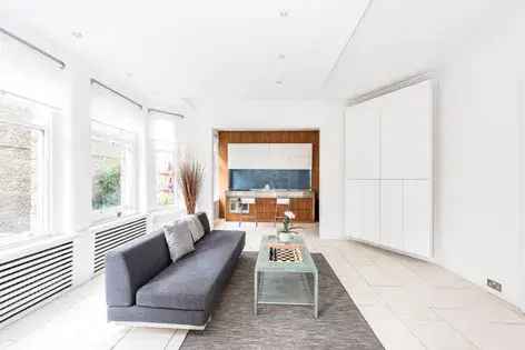 2 Bedroom Flat 127m² King Roads London