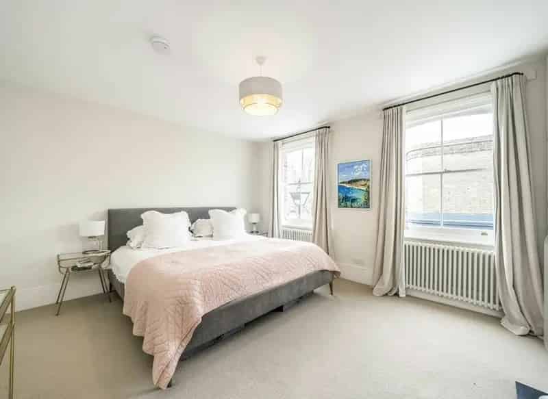 2-Bedroom Renovated House Near Columbia Road East London