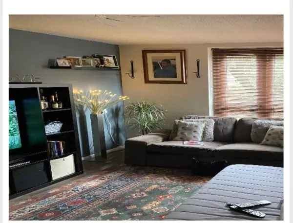 Flat For Rent in Oldham, England