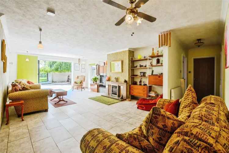 Spacious 4-Bed Detached Bungalow on 0.7 Acres