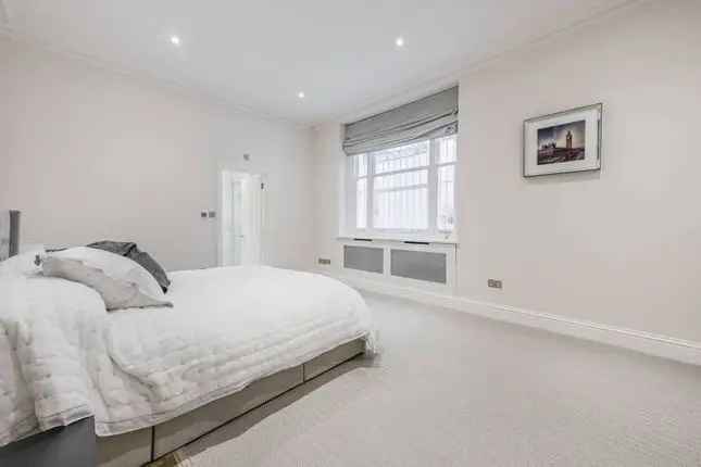 Maisonette to rent in Bladon Lodge, South Kensington, London SW5