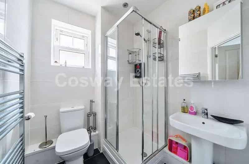 2 Bed Ground Floor Garden Flat for Sale Near Mill Hill Broadway