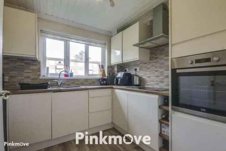2 Bed Flat for Sale Near Transport Links