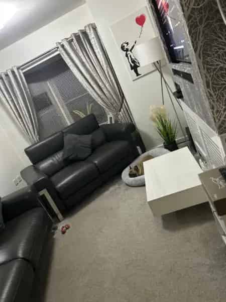 4 Bedroom House with Ensuite and Driveway