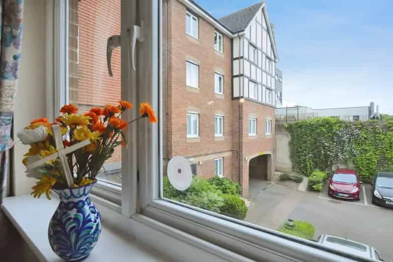 Spacious Accessible 55+ Apartment with Onsite Warden