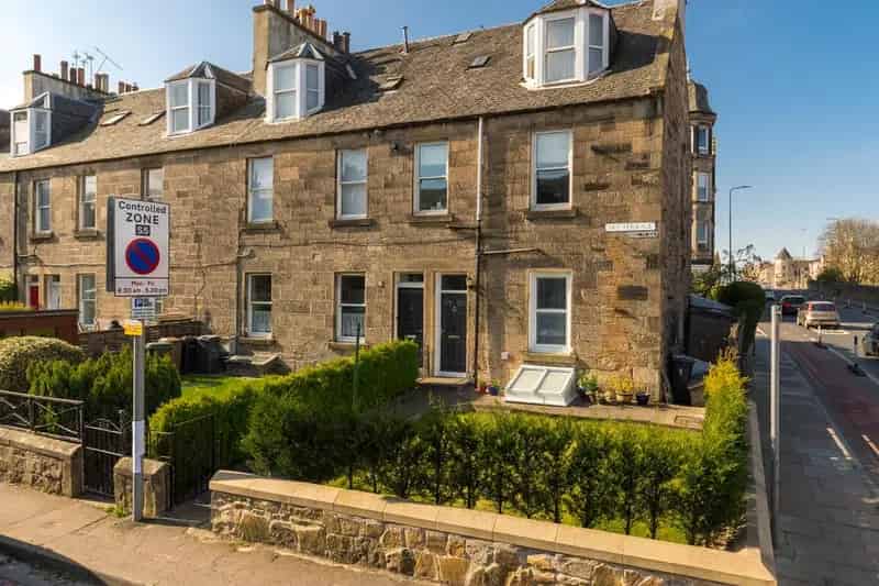 4 Bedroom Flat for Sale in Shandon, Edinburgh