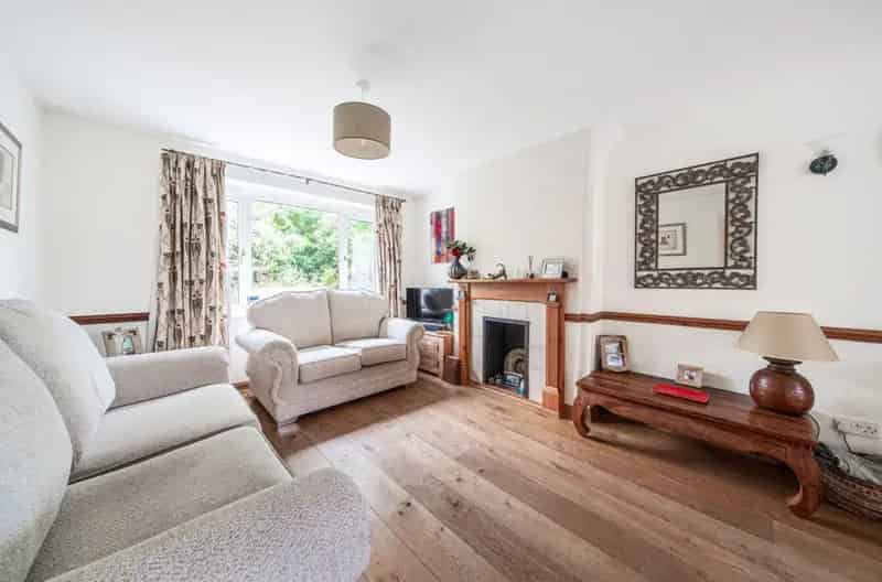3 Bedroom Terraced House in Cookham Near Train Station