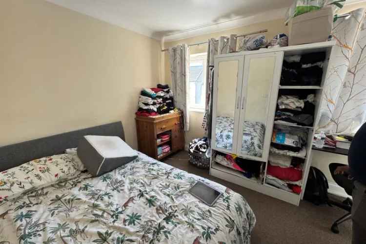 Two Bedroom House with Off Street Parking Near Upney Station
