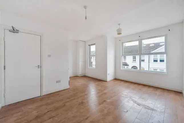 Terraced house to rent in Longmead Road, Tooting, London SW17