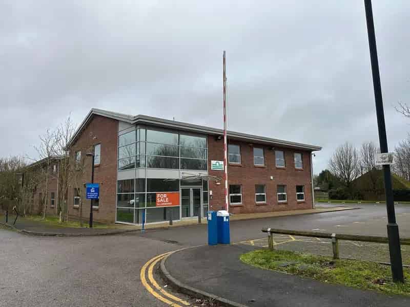Modern Office Building For Sale Near M40 J5
