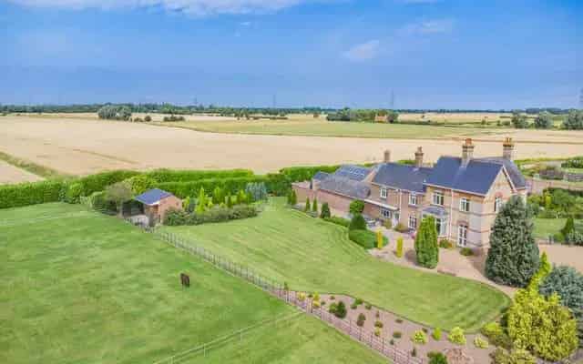 Stud Farm House Family Home 5.5 Acres Grounds Annexe Barn Stables