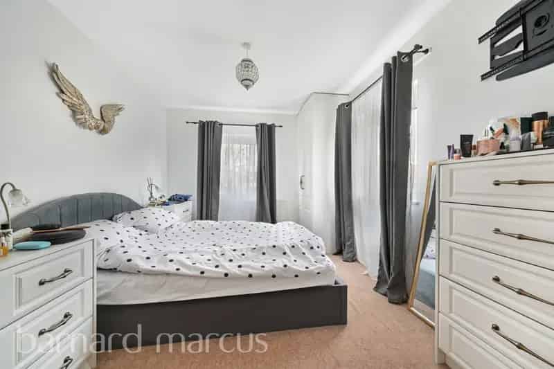 One Bedroom Apartment Near Mitcham Eastfield Station