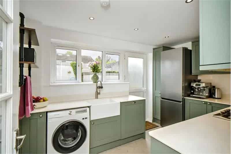 2 Bed Terraced House Baberton Garage Garden