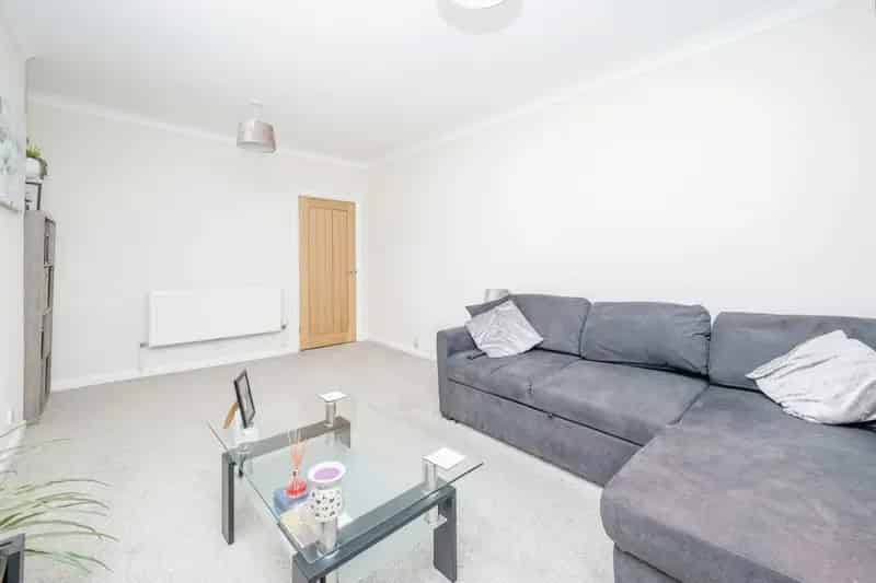 Spacious 1 Bed Apartment Zero Deposit Available Gas Central Heating