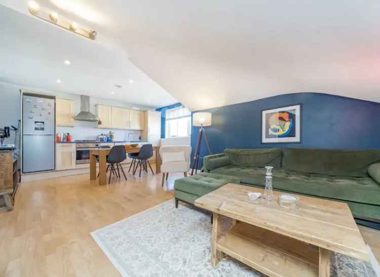 Flat For Sale in London, England